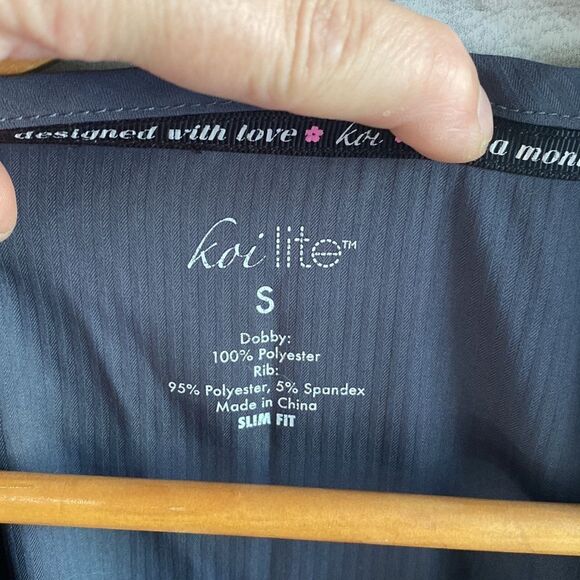 Scrub top for nurse - Picture 2 of 5